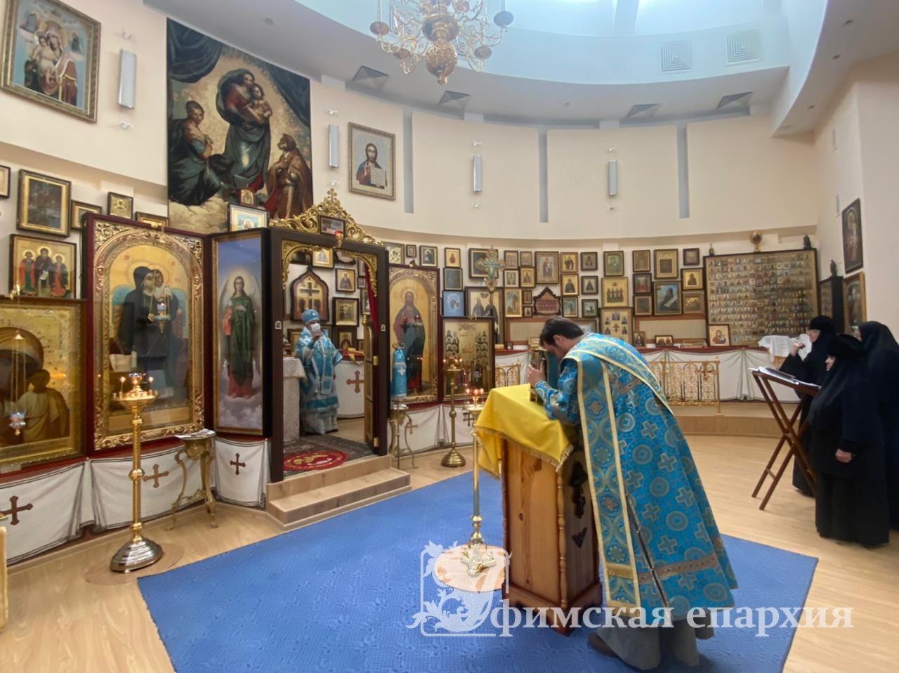 Служение митр.Никона в праздник Казанской иконы Божией Матери: фото 1