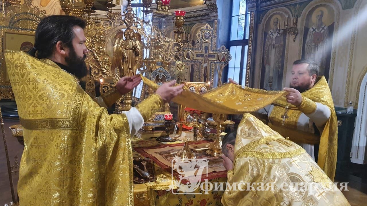 Служение митр.Никона в Неделю 20-ю по Пятидесятнице и день поминовения безвинно богоборцами убиенных или безвинно пребывавших в заключении: фото 9
