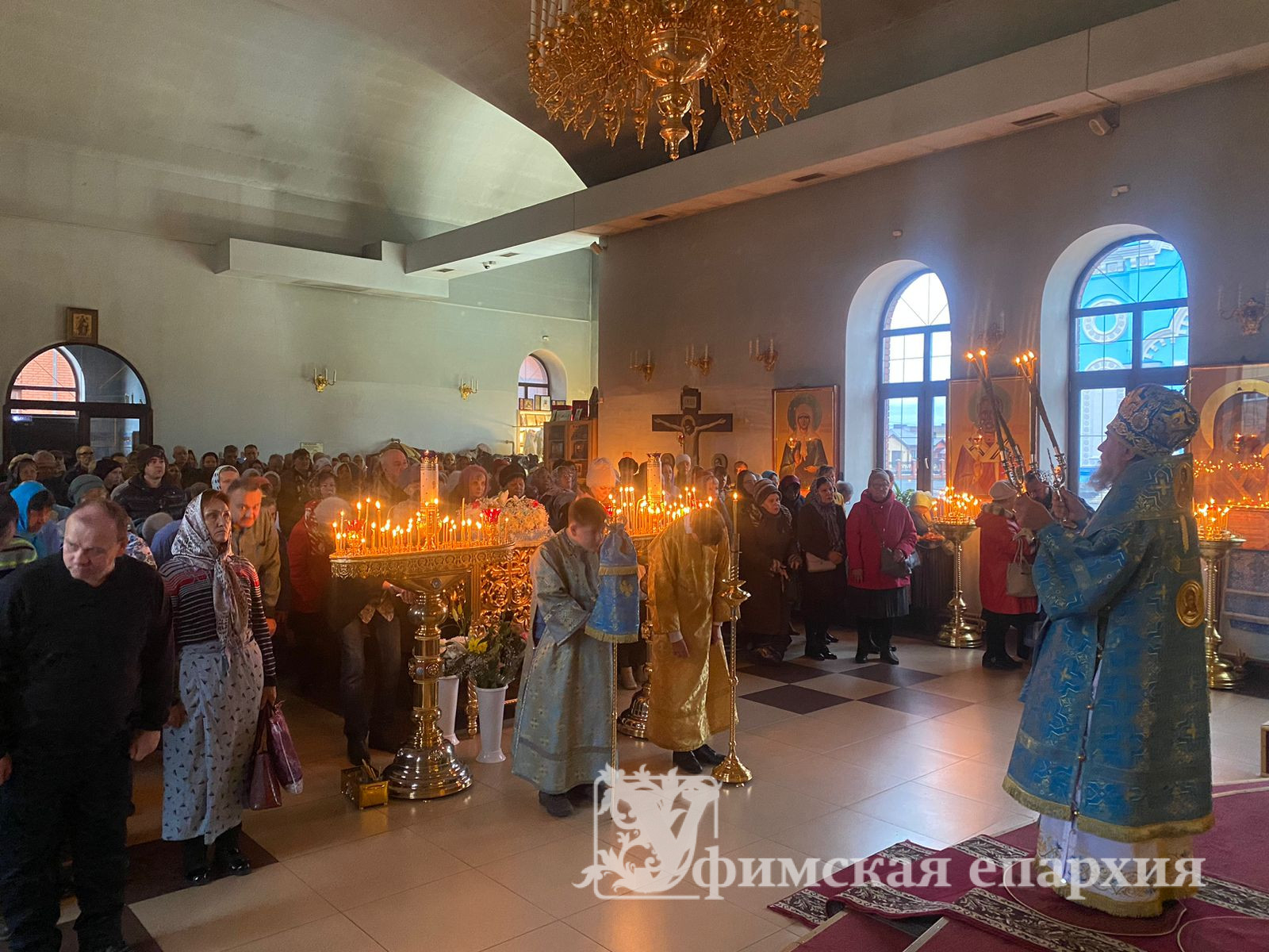 Служение митрополита Никона в день Казанской иконы Божией Матери: фото 3