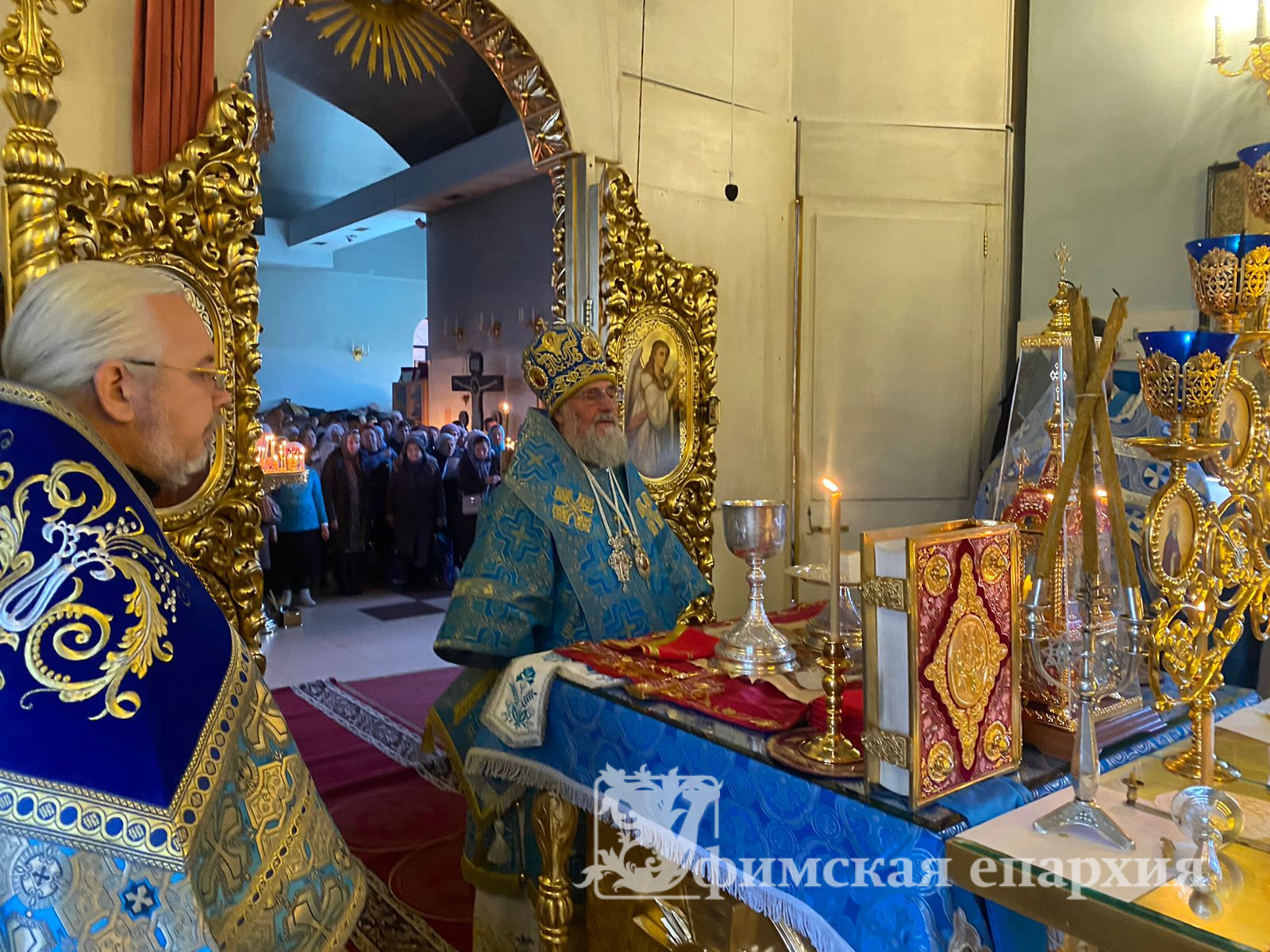 Служение митрополита Никона в день Казанской иконы Божией Матери: фото 4