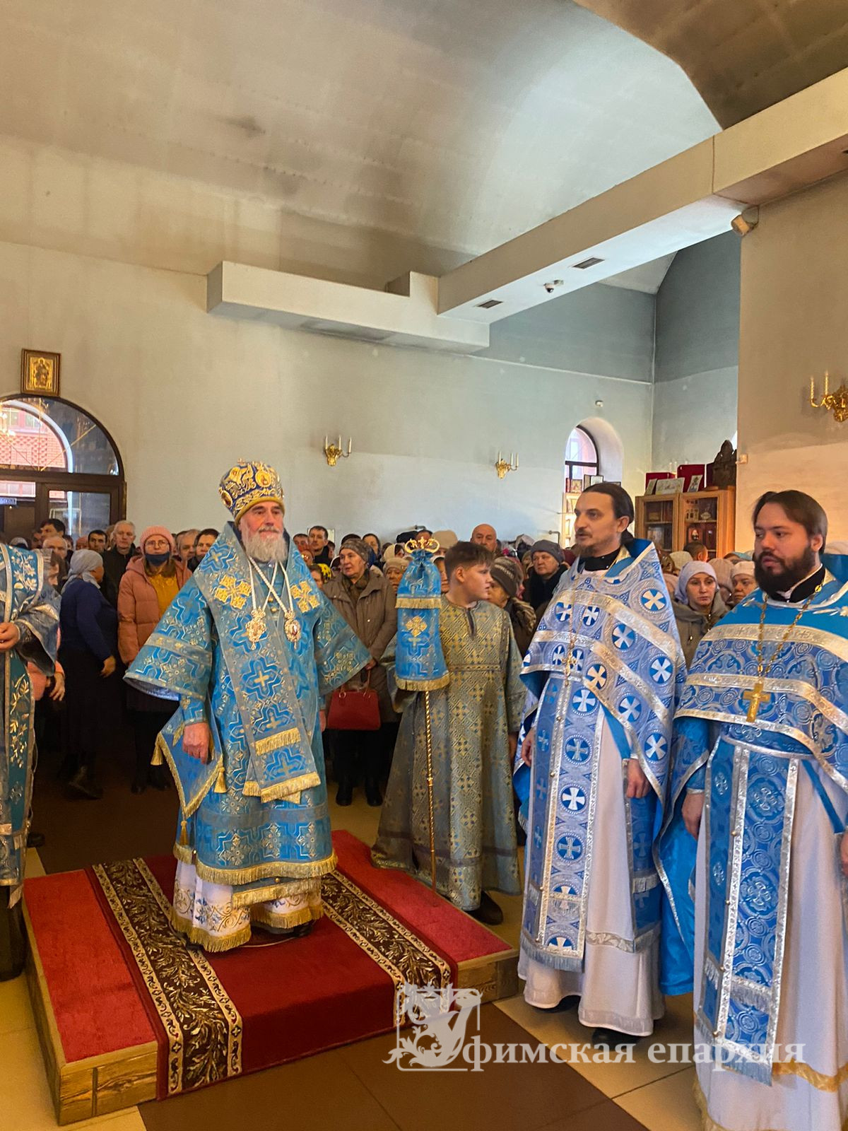 Служение митрополита Никона в день Казанской иконы Божией Матери: фото 5