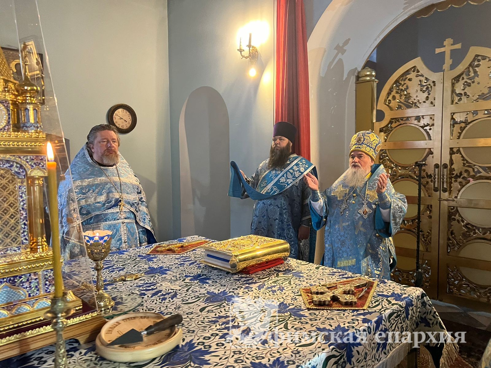 Служение митрополита Никона в великий двунадесятый праздник Сретения Господня: фото 1