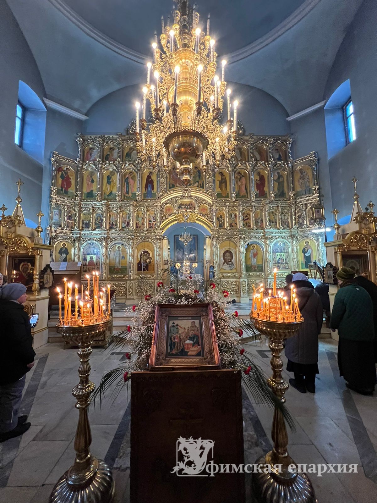 Служение митрополита Никона в великий двунадесятый праздник Сретения Господня: фото 5