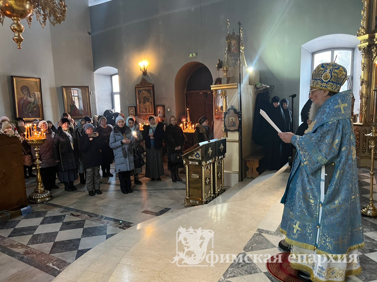 Служение митрополита Никона в великий двунадесятый праздник Сретения Господня: фото 8