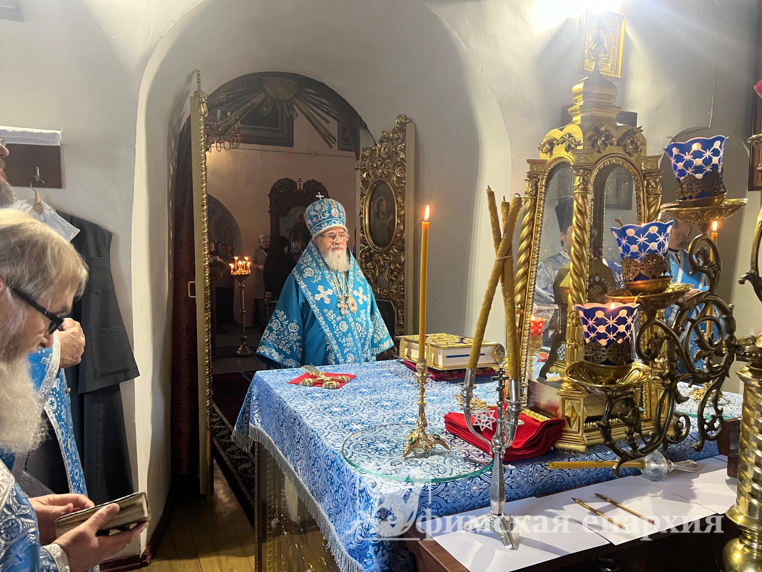Служение митрополита Никона в великий праздник Покрова Пресвятой Богородицы: фото 1