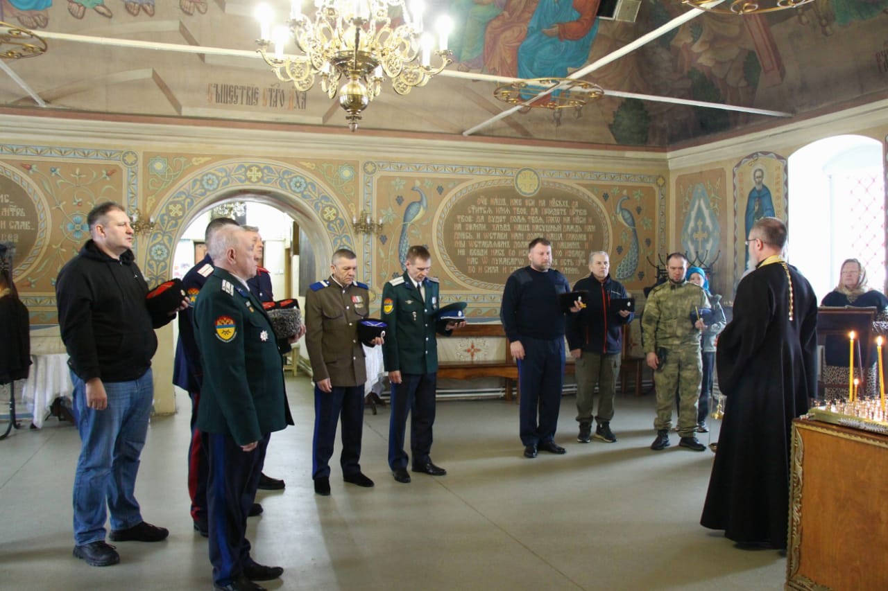Молитвой и делом помянули погибших воинов, казаков и жертв политических репрессий: фото 1