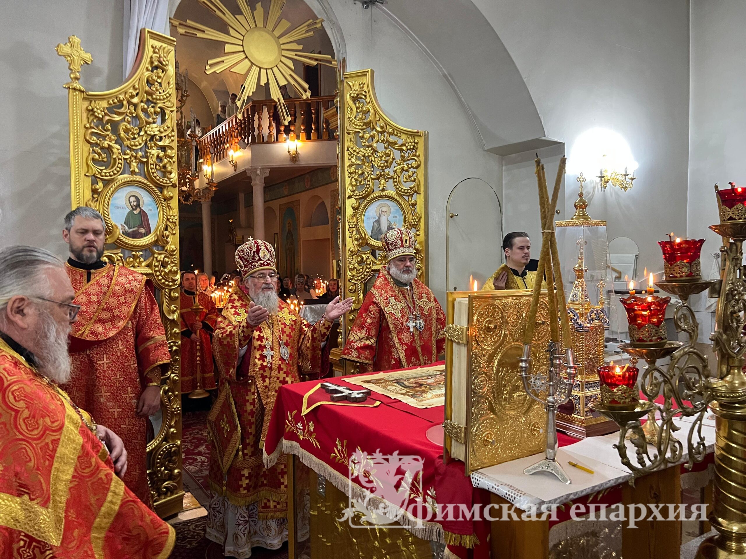 Архиерейское богослужение в престольный праздник Татианинского храма г. Стерлитамака: фото 2