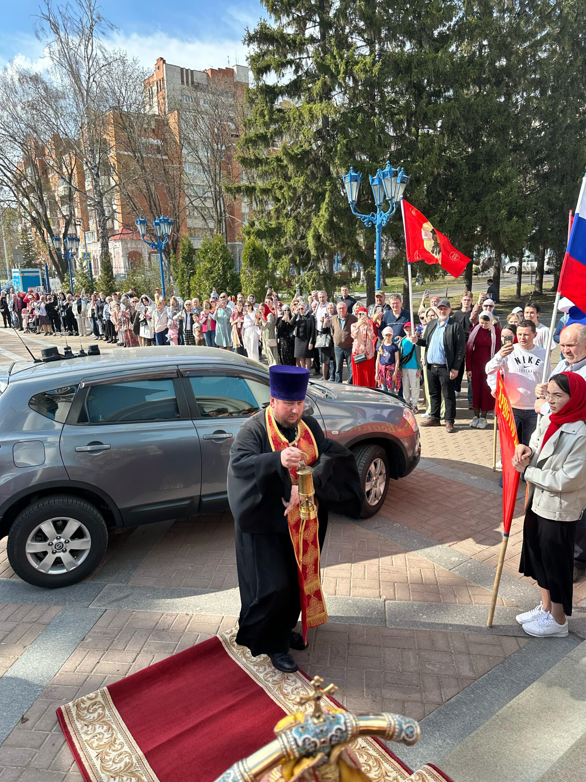 В Уфе встретили Благодатный огонь с Гроба Господня: фото 2