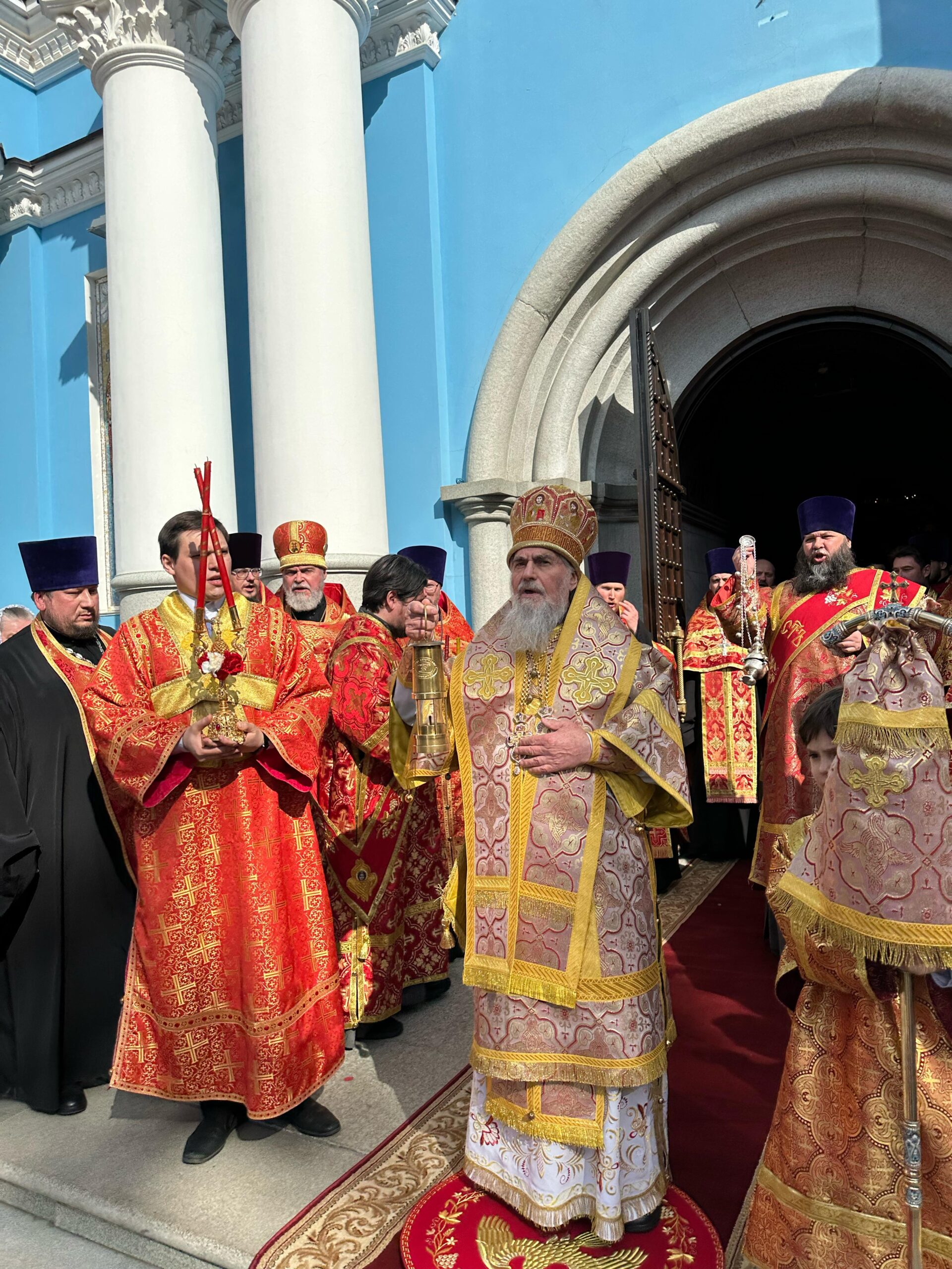 В Уфе встретили Благодатный огонь с Гроба Господня: фото 4