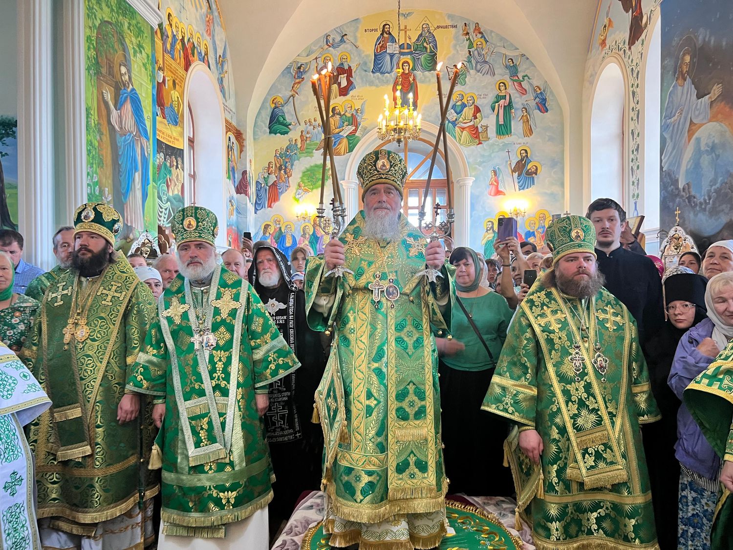 Архиерейское богослужение в День Святого Духа