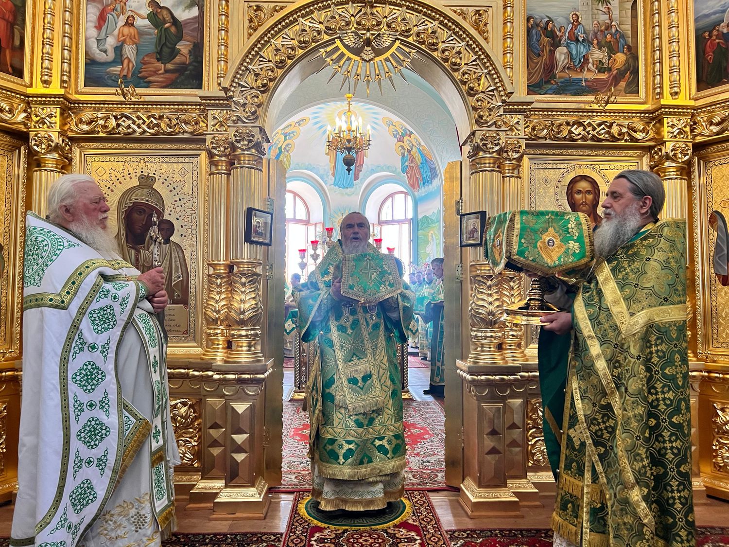 Архиерейское богослужение в День Святого Духа: фото 14