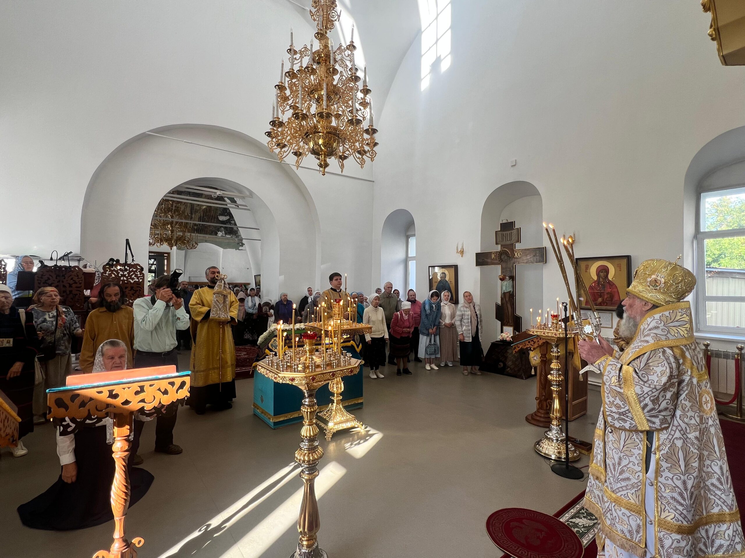 Митрополит Никон возглавил престольный праздник Спасского храма Уфы: фото 9