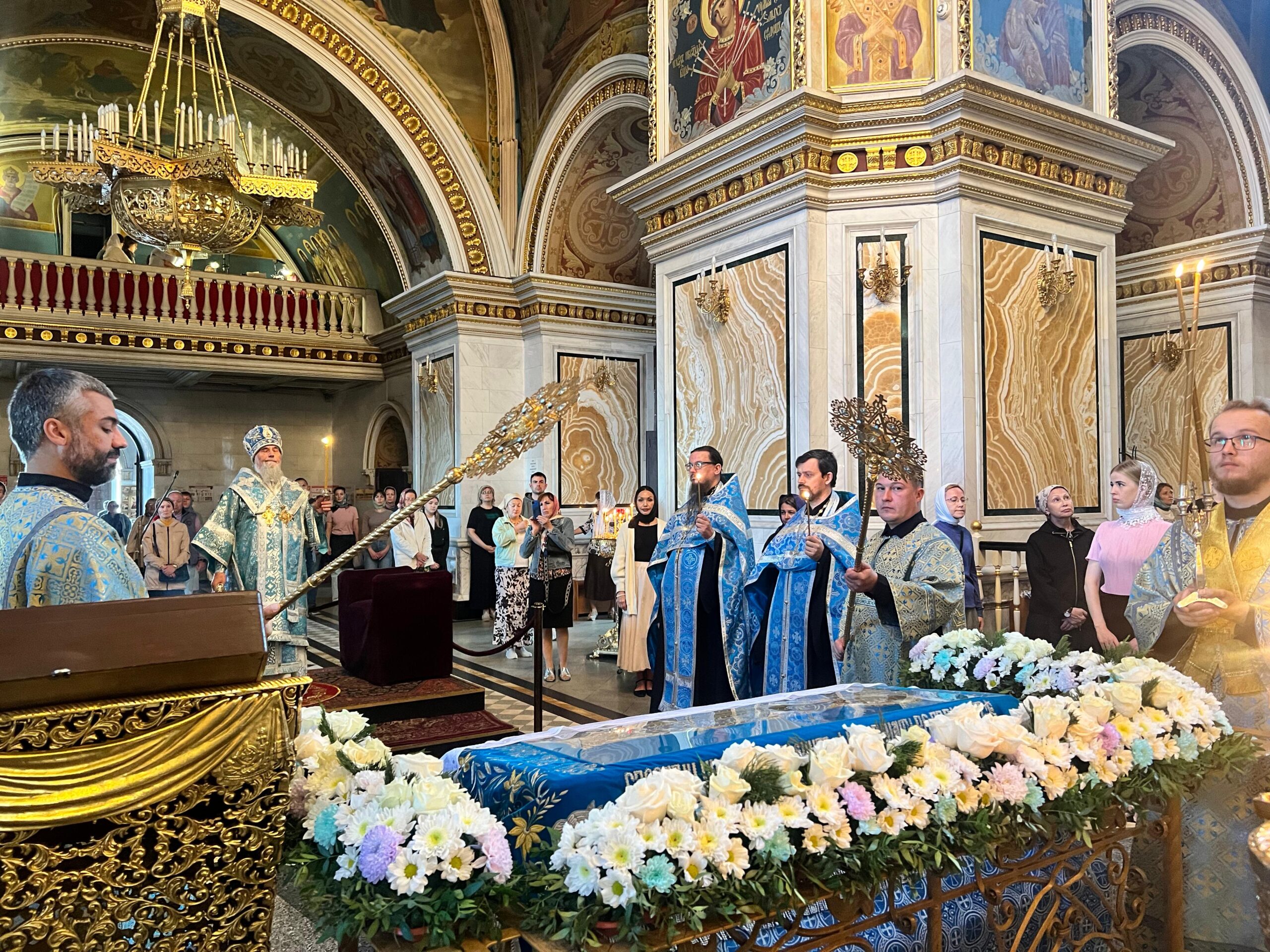 Митрополит Никон возглавил Чин погребения Божией Матери: фото 1