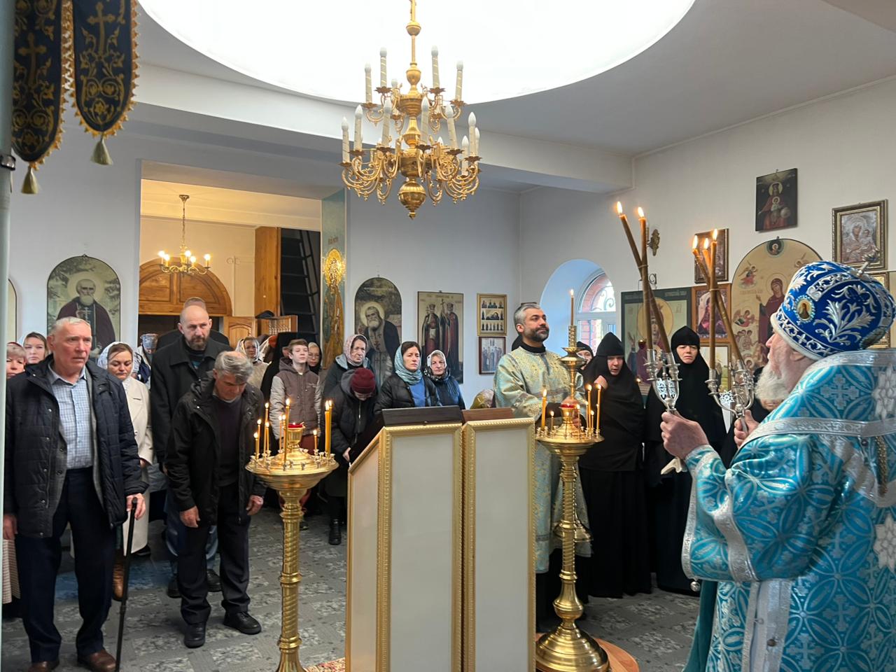 Служение митрополита Никона в Неделю 20-ю по Пятидесятнице и день Иверской иконы Божией Матери: фото 4