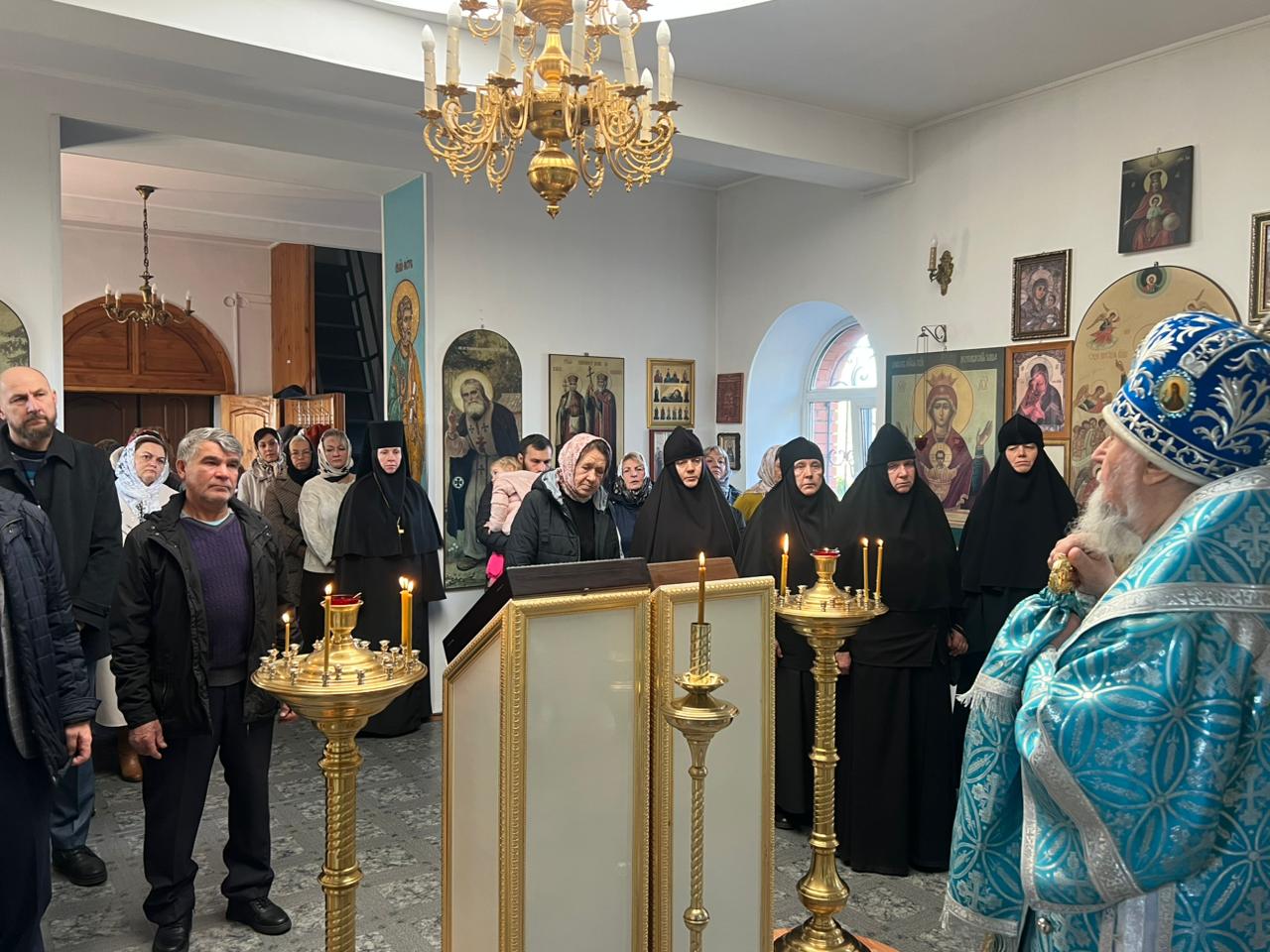 Служение митрополита Никона в Неделю 20-ю по Пятидесятнице и день Иверской иконы Божией Матери: фото 5