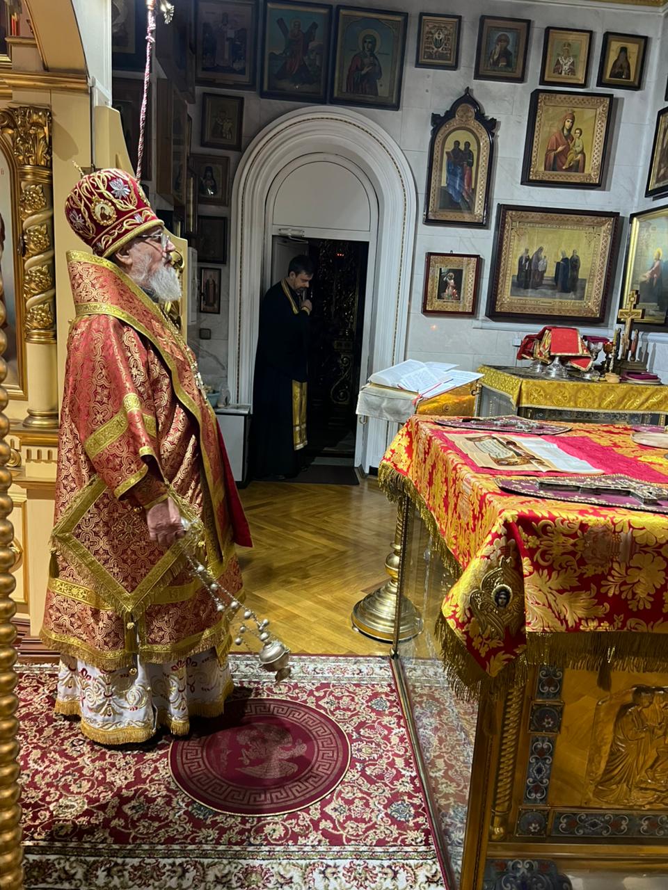 Служение митрополита Никона в день поминовения всех православных христиан, безвинно богоборцами убиенных или безвинно пребывавших в заключении: фото 4