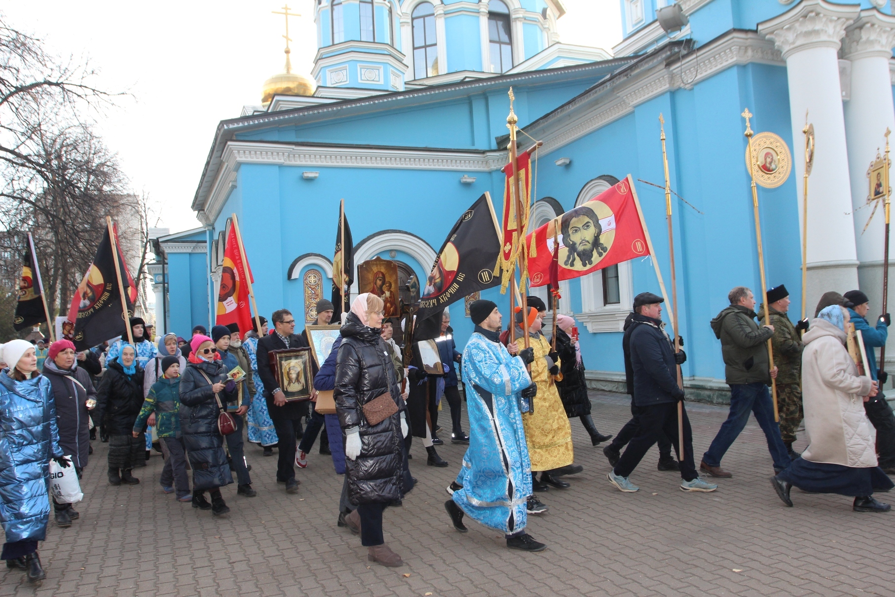 В Уфе состоялся Крестный ход в честь Казанской иконы Божией Матери и Дня народного единства: фото 13