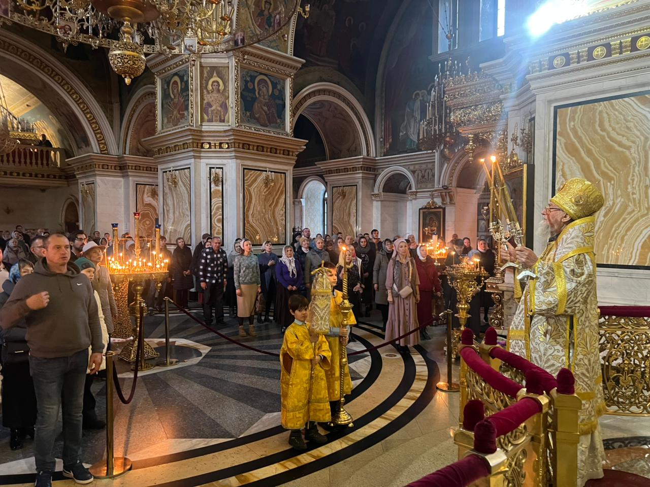 Служение митрополита Никона в Неделю 21-ю по Пятидесятнице: фото 1