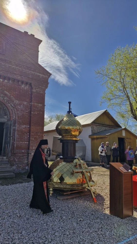 На Казанский храм с. Богородское установлены купол и Крест: фото 2