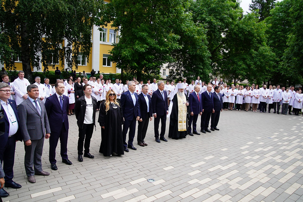 В Уфе открыли и освятили памятник хирургу и святителю Луке Крымскому: фото 3