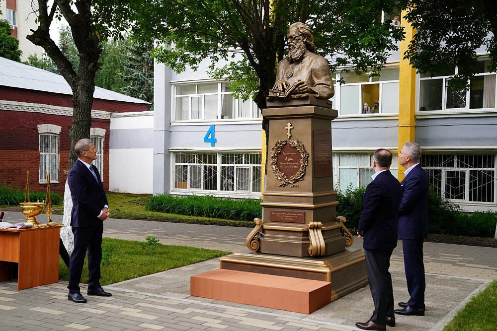 В Уфе открыли и освятили памятник хирургу и святителю Луке Крымскому: фото 4