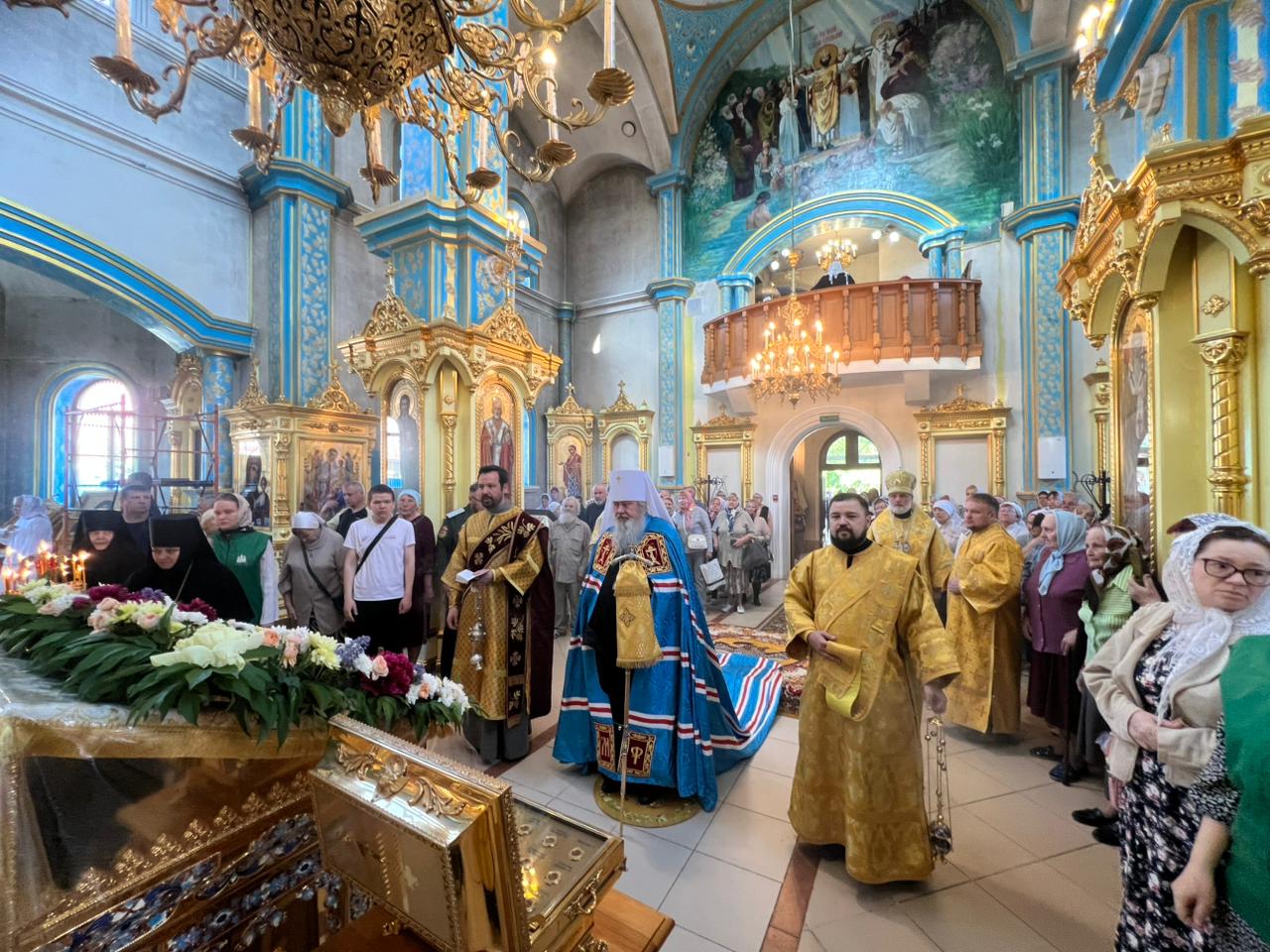 Архиерейская Литургия в праздник Перенесения мощей святителя и чудотворца Николая из Мир Ликийских в Бар-град: фото 1