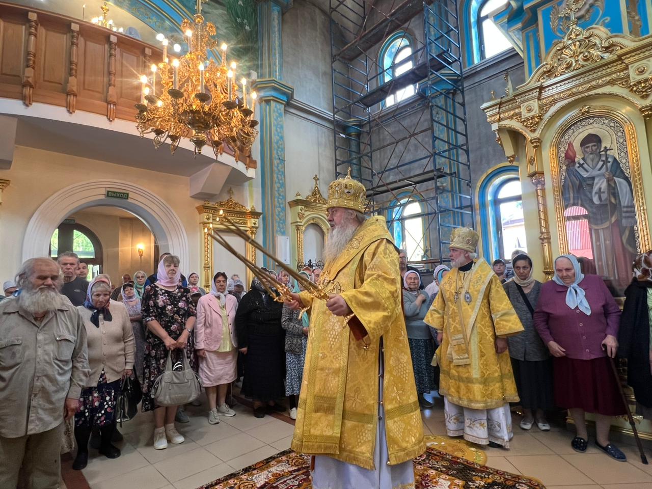 Архиерейская Литургия в праздник Перенесения мощей святителя и чудотворца Николая из Мир Ликийских в Бар-град: фото 2