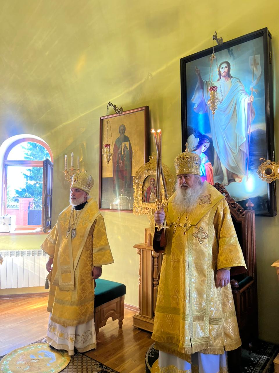 Архиерейская Литургия в праздник Перенесения мощей святителя и чудотворца Николая из Мир Ликийских в Бар-град: фото 4