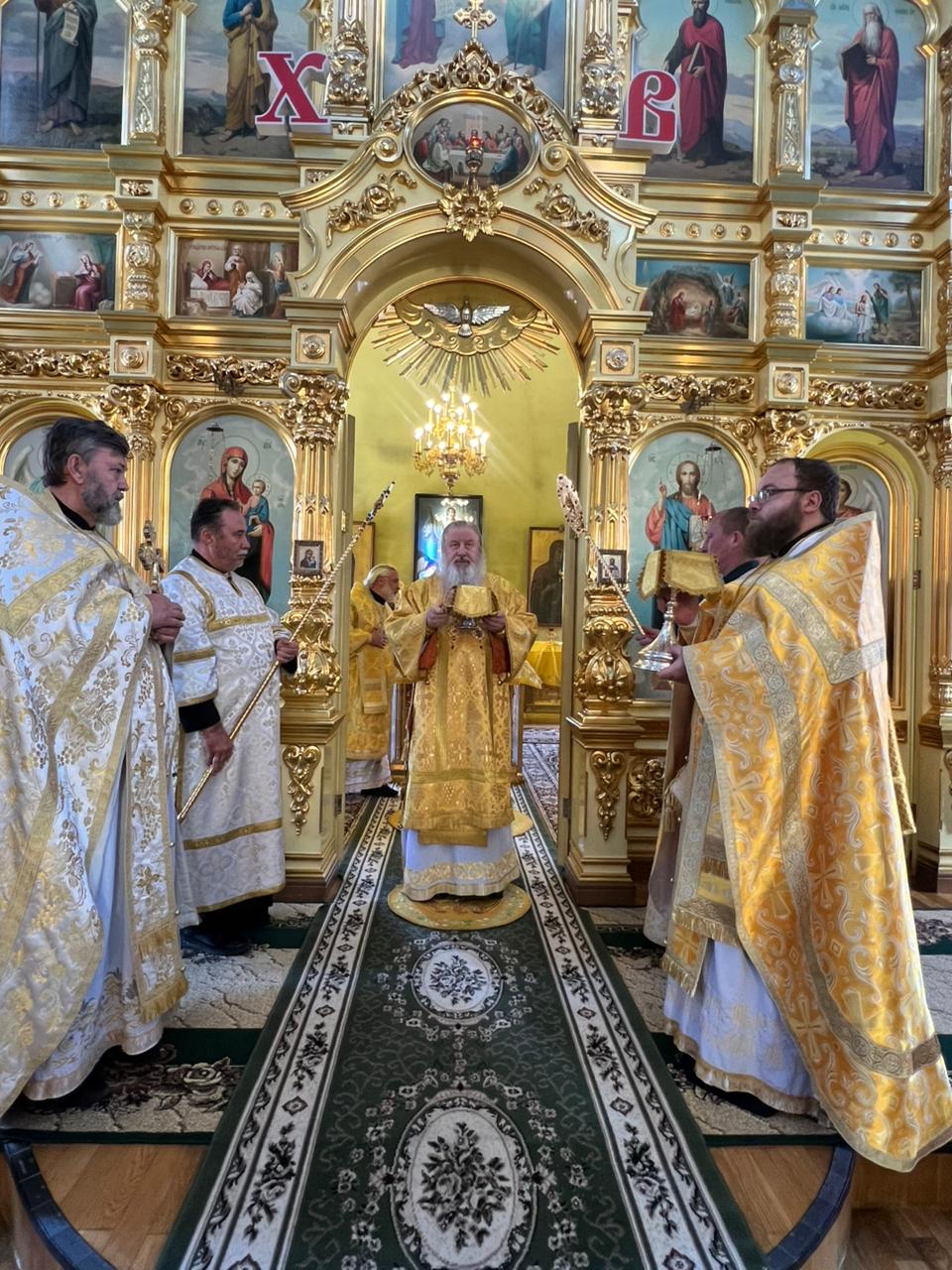 Архиерейская Литургия в праздник Перенесения мощей святителя и чудотворца Николая из Мир Ликийских в Бар-град: фото 6