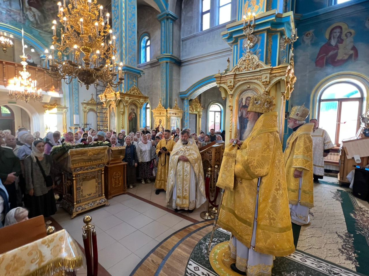 Архиерейская Литургия в праздник Перенесения мощей святителя и чудотворца Николая из Мир Ликийских в Бар-град: фото 8