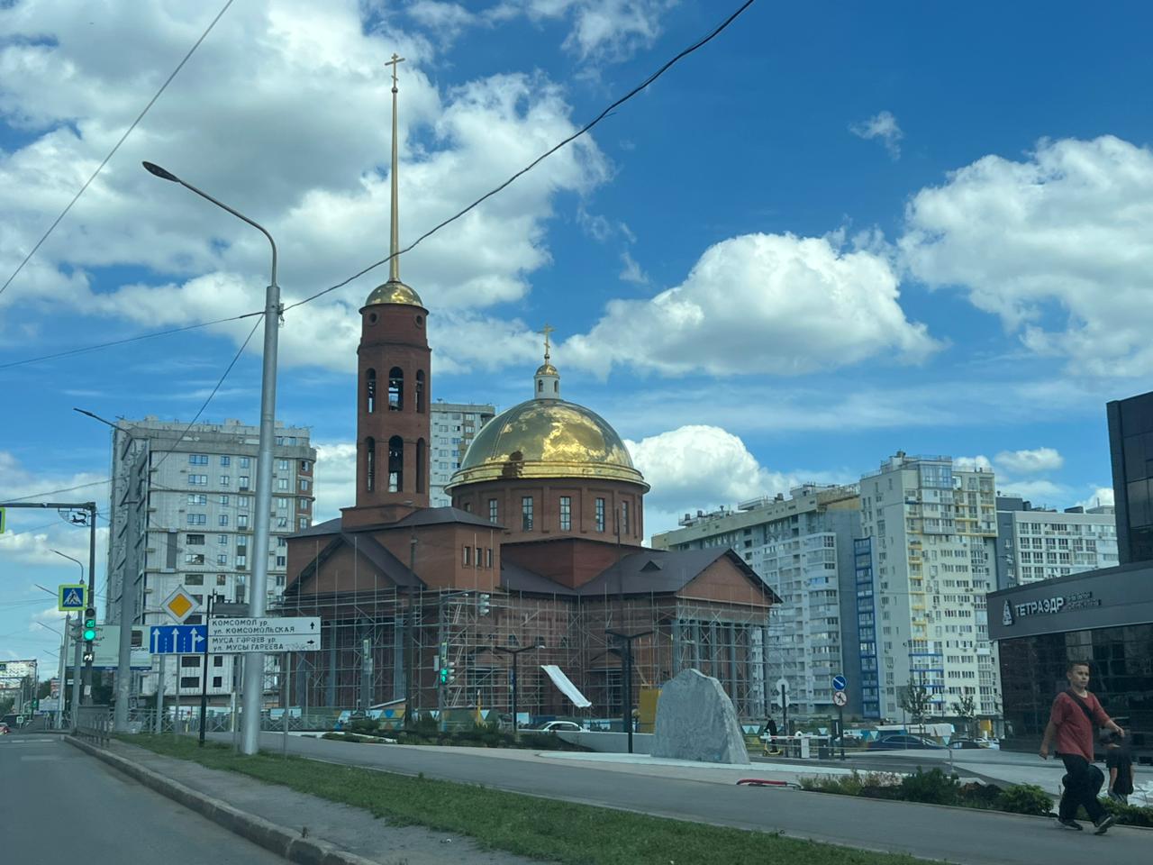 Митрополит Филарет осмотрел ход строительства Воскресенского собора: фото 1