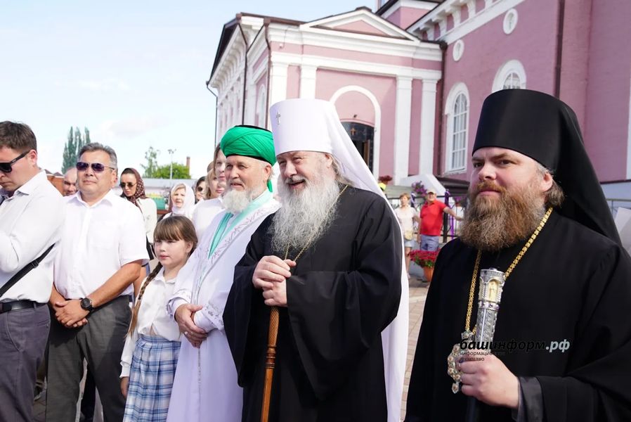 Республиканский фестиваль к Дню семьи, любви и верности под покровительством святых Петра и Февронии прошел в Бирске: фото 1