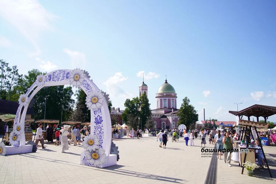 Республиканский фестиваль к Дню семьи, любви и верности под покровительством святых Петра и Февронии прошел в Бирске: фото 10