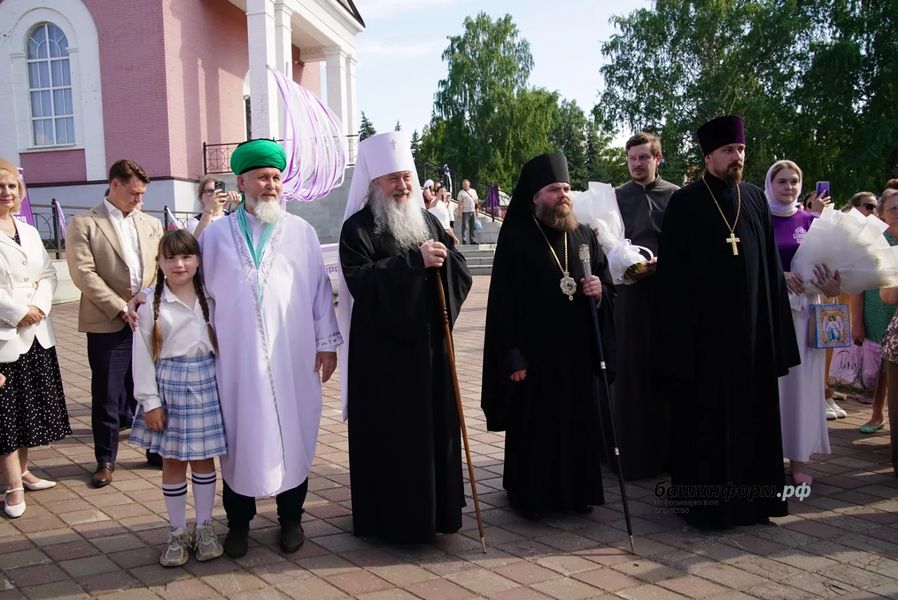 Республиканский фестиваль к Дню семьи, любви и верности под покровительством святых Петра и Февронии прошел в Бирске: фото 13